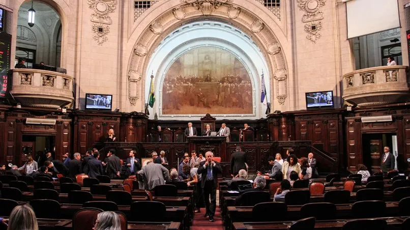 Seis deputados estaduais deixam cadeiras na Alerj após resultado das eleições municipais