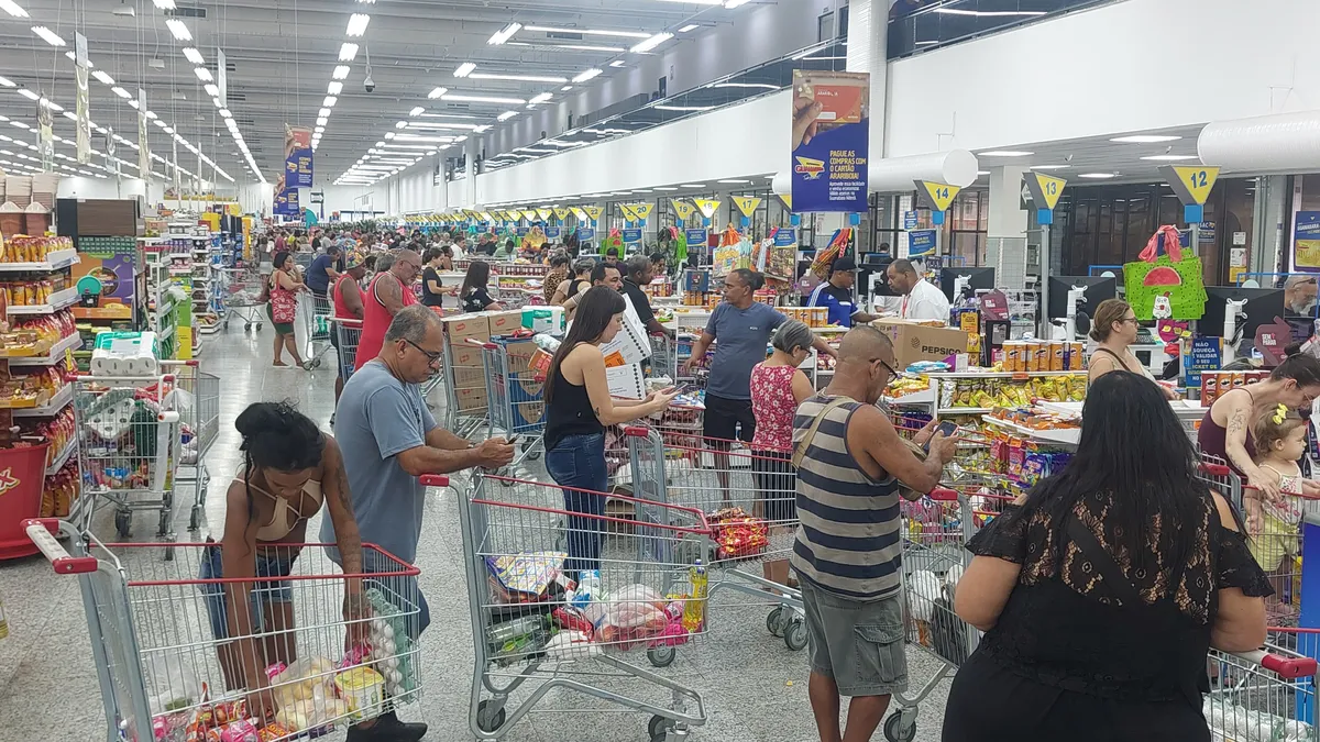 Aniversário Guanabara atrai centenas de consumidores em Niterói