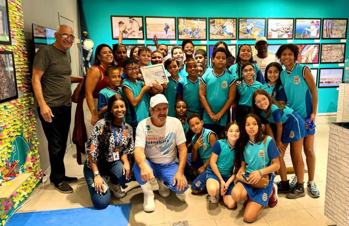 Vinte e quatro crianças do ensino fundamental visitaram a Exposição TransforMAR, voltada para a educação ambiental e conscientização da sociedade