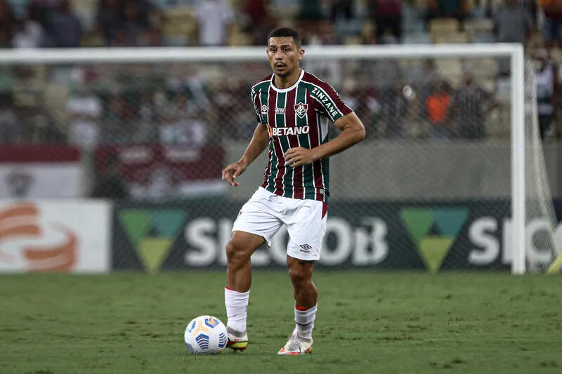 André também foi multado por chutar microfone durante partida da Libertadores