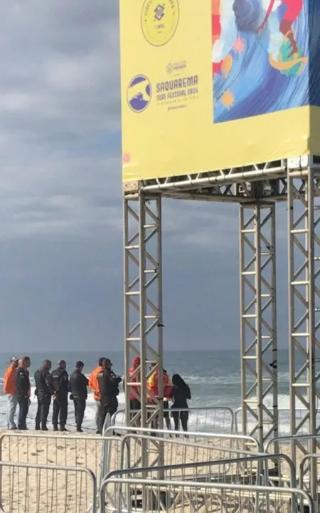 Bombeiros e policiais militares encontram cadáver boiando na praia de Itaúna