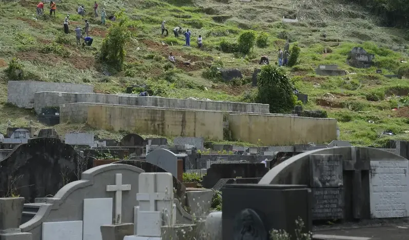 Vítimas de uma mesma família foram sepultadas no Cemitério Municipal de Petrópolis