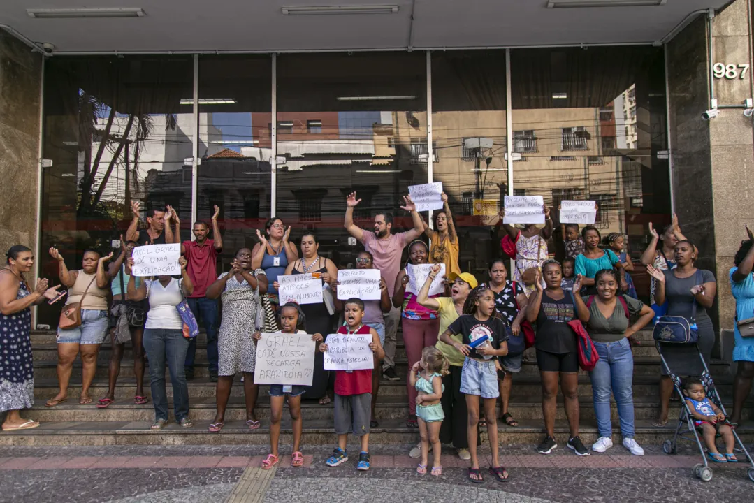 Corte de benefício gera protesto