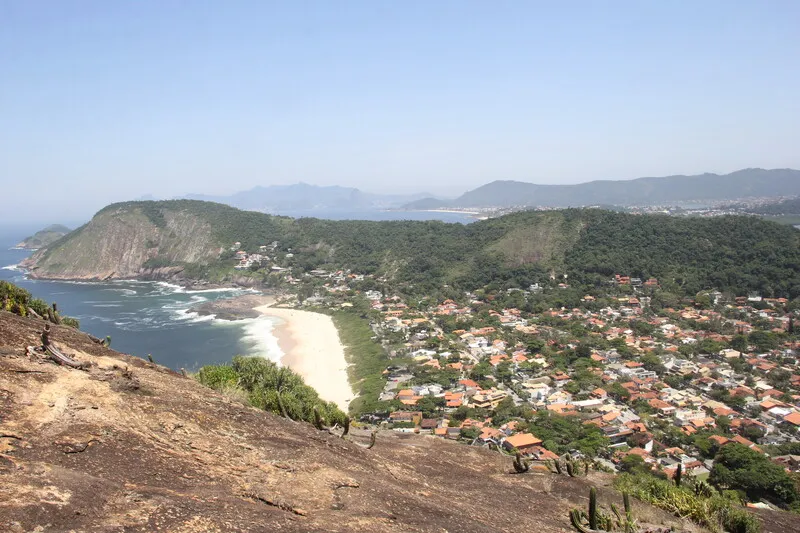 Imagem ilustrativa da imagem Costão de Itacoatiara: Beleza natural e aventura à beira mar