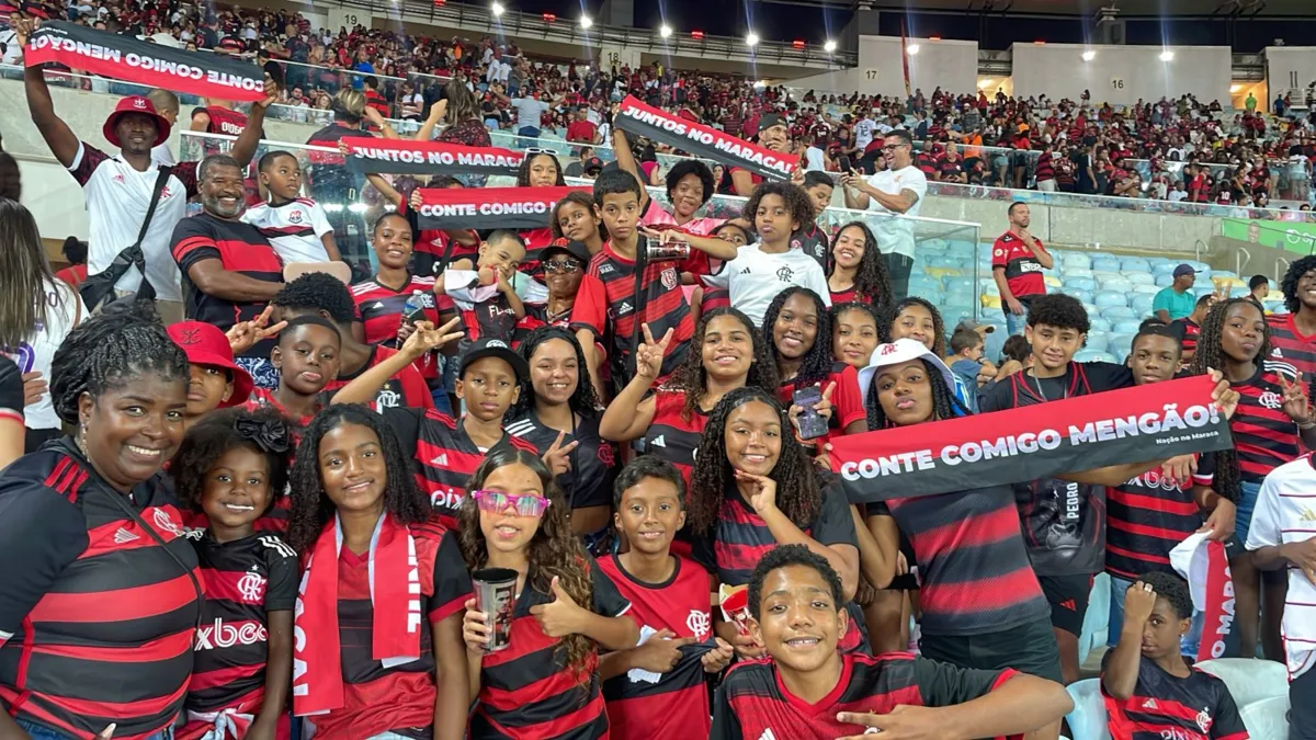 O Flamengo cedeu 40 ingressos para crianças da comunidade do Bumba viverem a experiência de assistir a um jogo no Maracanã