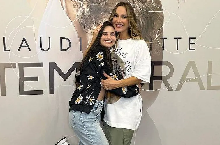 Claudia Leitte com dançarina Isabella Soares, morta aos 21 anos