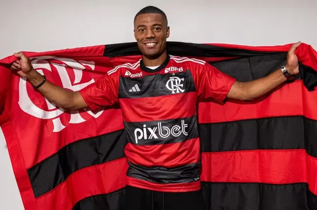 De La Cruz com a bandeira do Flamengo
