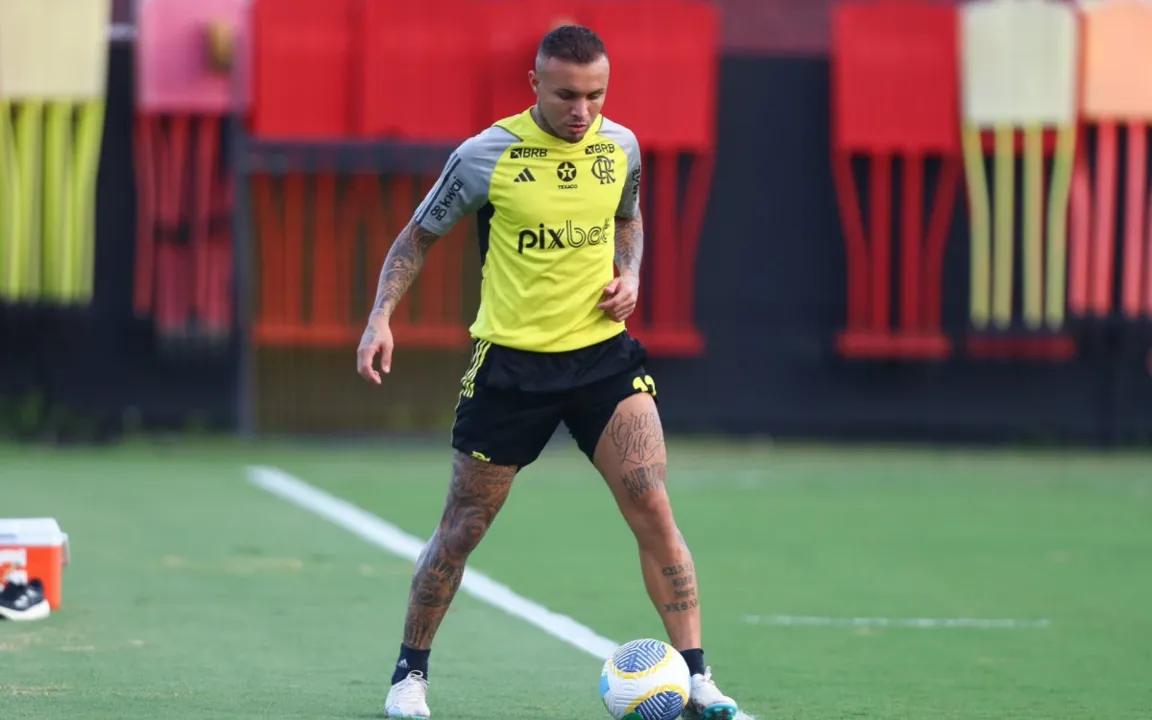 Everton Cebolinha durante treino do Flamengo