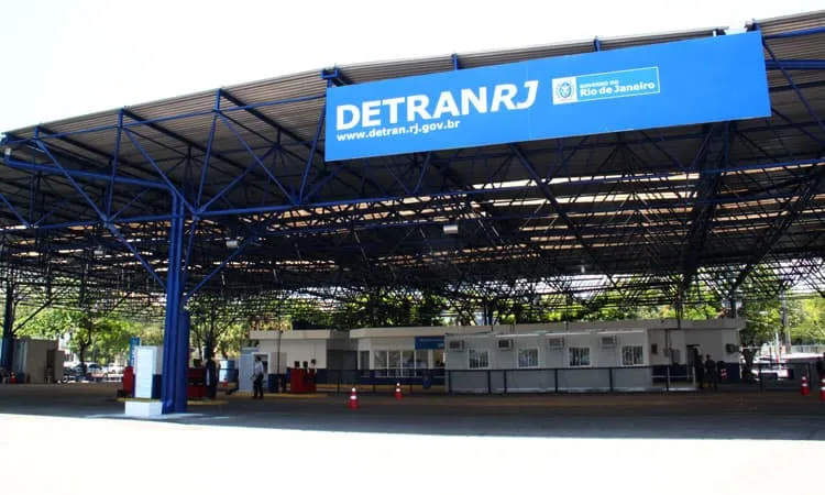 A partir de quarta-feira (1º) todos os carros que não tiverem o documento 2024 estarão irregulares