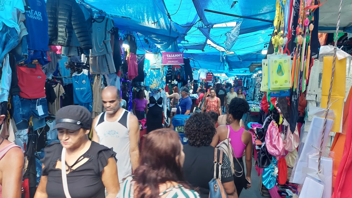 Rua da feira, no Alcântara, continua como um dos locais comerciais mais movimentados de São Gonçalo