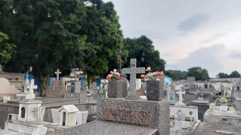 Feriado é o mais movimentado do ano para setor funerário