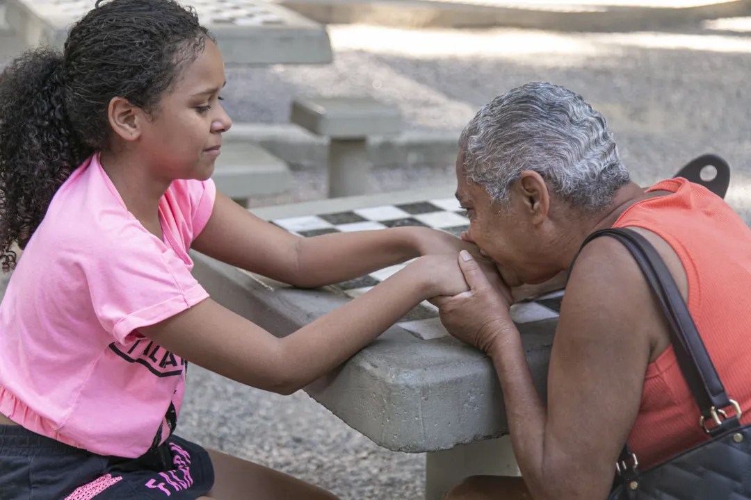 Avós no Campo de São Bento dedicaram a tarde a trocar afeto com os pequenos