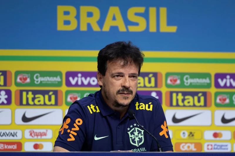 Fernando Diniz, anunciou a lista dos jogadores convocados para as próximas partidas da Seleção