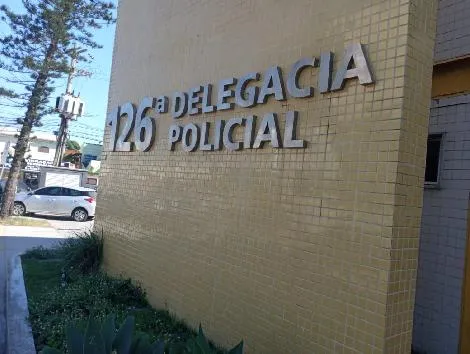Eles foram conduzidos para a delegacia