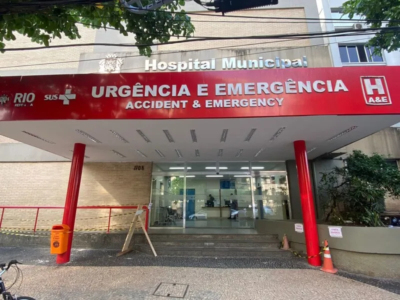 Filho do idoso foi transferido para o Hospital Miguel Couto e pode ficar tetraplégico