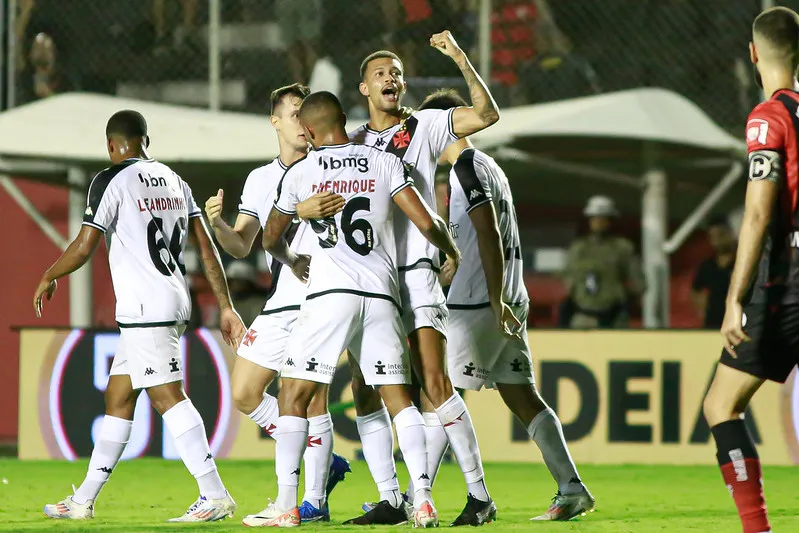 Gol do zagueiro João Victor selou mais uma vitória do Vasco no Brasileirão