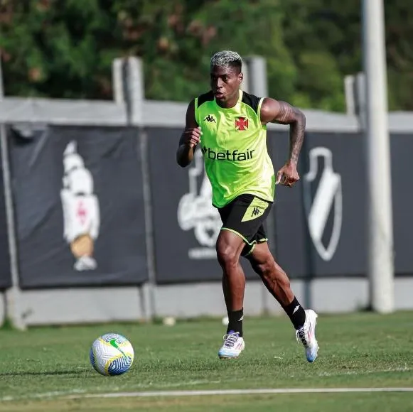 Emerson Rodríguez pode ser titular do Vasco no domingo, contra o Cruzeiro