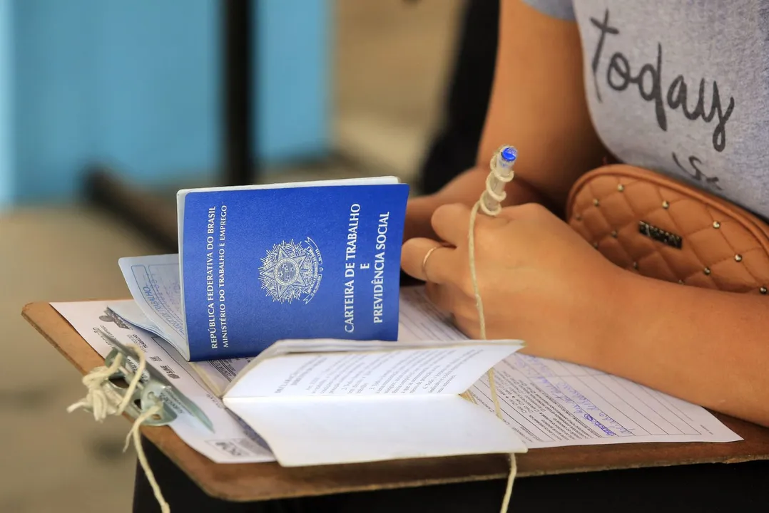 Uma parceria com as instituições Fundação Mudes e CIEE resultou na oferta de estágios para diferentes níveis de escolaridade