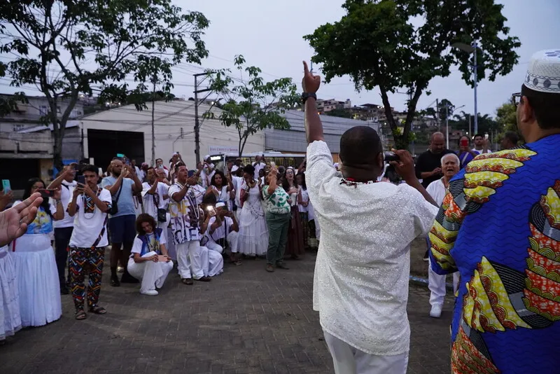 A secretária de Turismo e Cultura da Prefeitura de São Gonçalo, Julia Sobreira, esteve presente e participou do hasteamento da bandeira