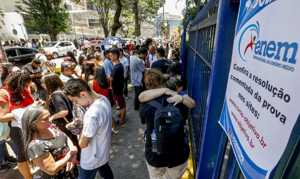 A prova, composta por 180 questões e uma redação, é um mecanismo de entrada dos estudantes em universidades públicas no Brasil