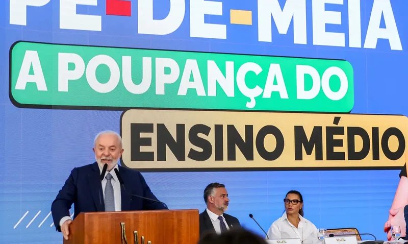 O decreto com os valores e requisitos para receber os valores foi assinado pelo presidente durante uma cerimônia, no Palácio do Planalto