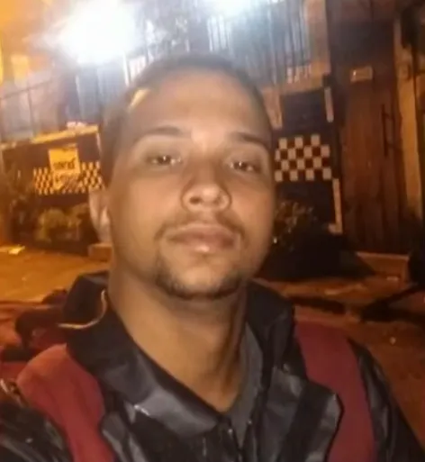 Polícia investiga morte de entregador que teria sido morto por milicianos por causa de foto com arma de gel