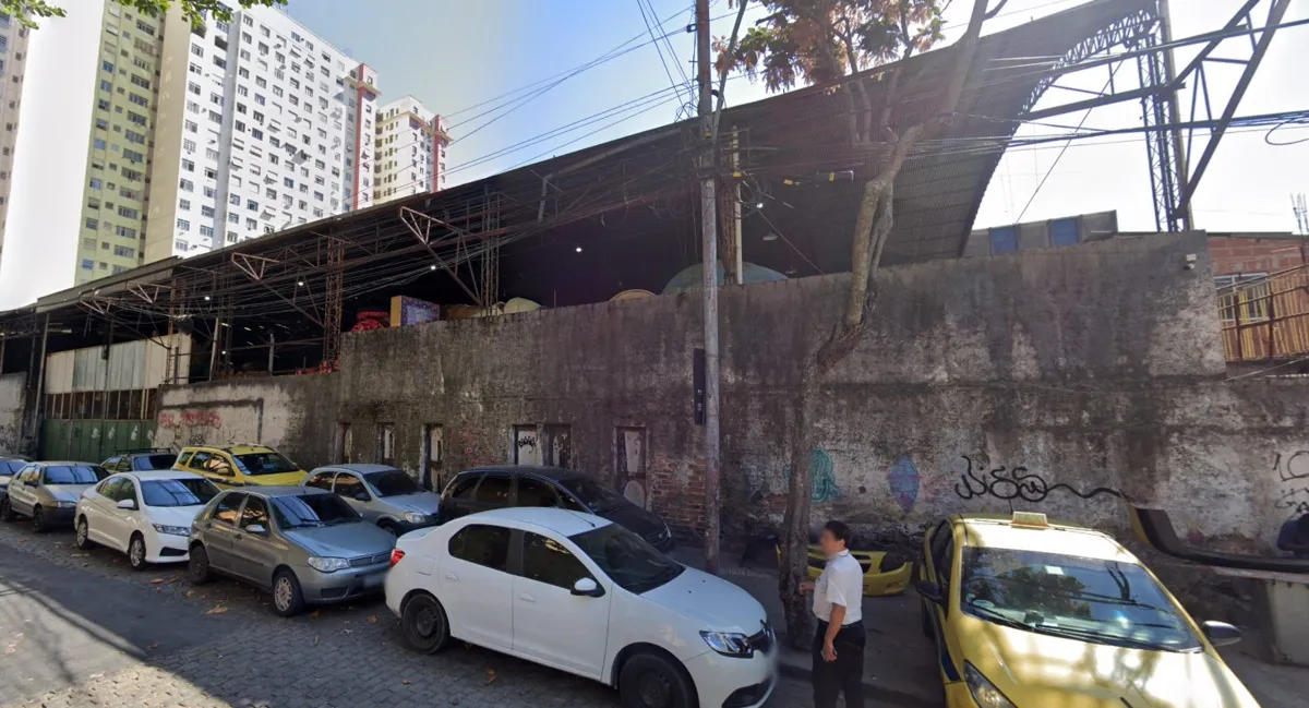 Escolas foram despejadas do Barracão, na Rua Frederico Silva