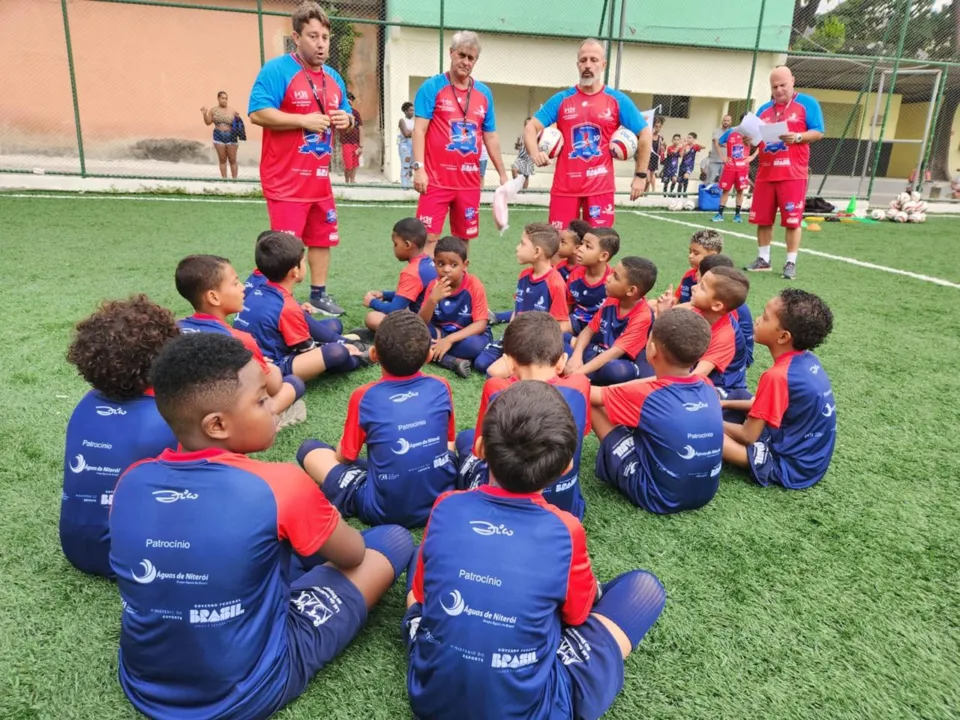 As aulas acontecem no campo da comunidade de Leopoldina, no Barreto