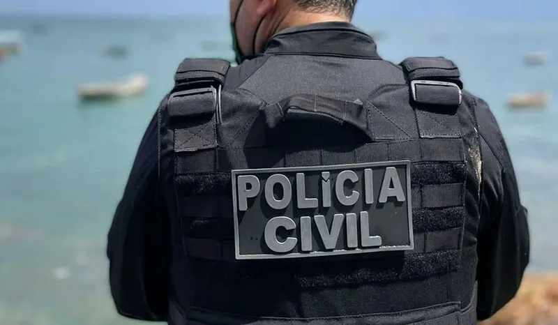 Durante a captura, os agentes da 67ª DP (Guapimirim) apreenderam com o réu um Honda CRV avaliado em R$ 80 mil