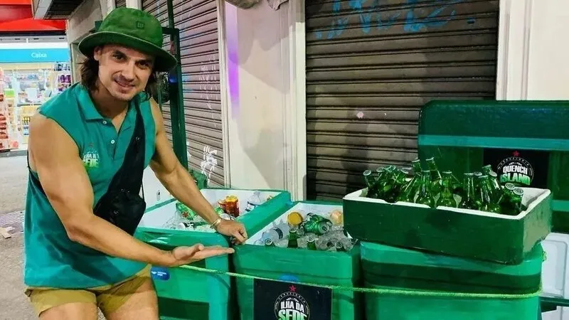 Ex-ator da Globo e da Record viralizou nas redes após compartilhar rotina como ambulante no Rio