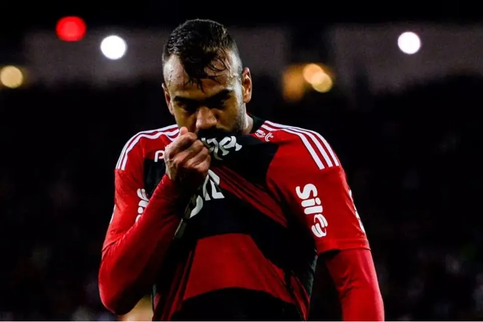 Fabrício Bruno seguirá no Flamengo após recusar proposta salarial do West Ham