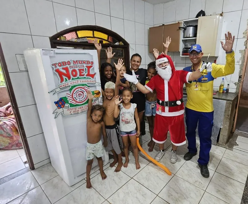 Todas as crianças ganharam presentes de padrinhos e madrinhas da campanha