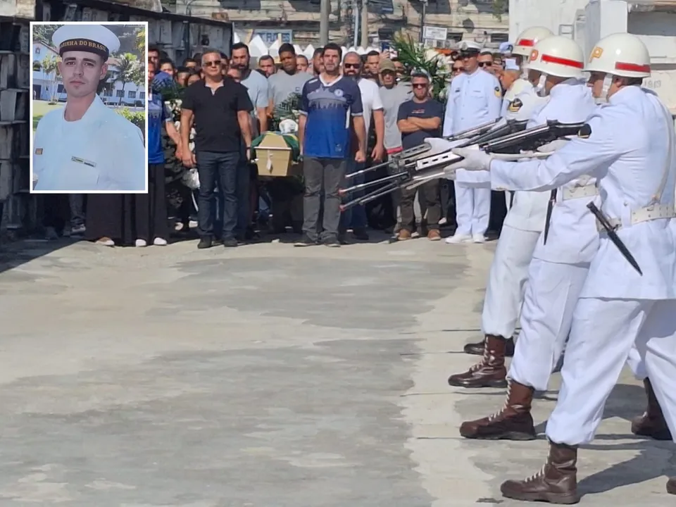 Colegas de farda da Marinha realizaram homenagem fúnebre durante cortejo