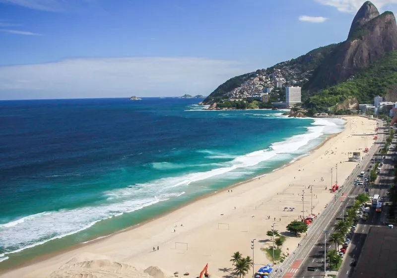 A Praia de Ipanema é uma das 14 que estão liberadas para banho neste feriado