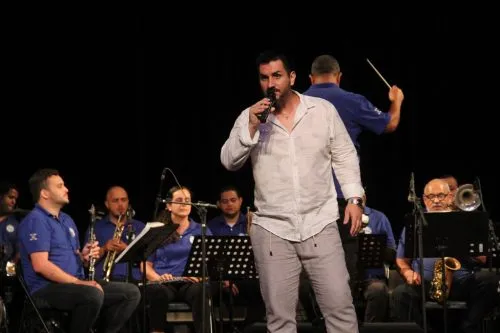 Onze artistas apresentaram suas composições próprias, com as músicas executadas pela Orquestra Municipal de São Gonçalo