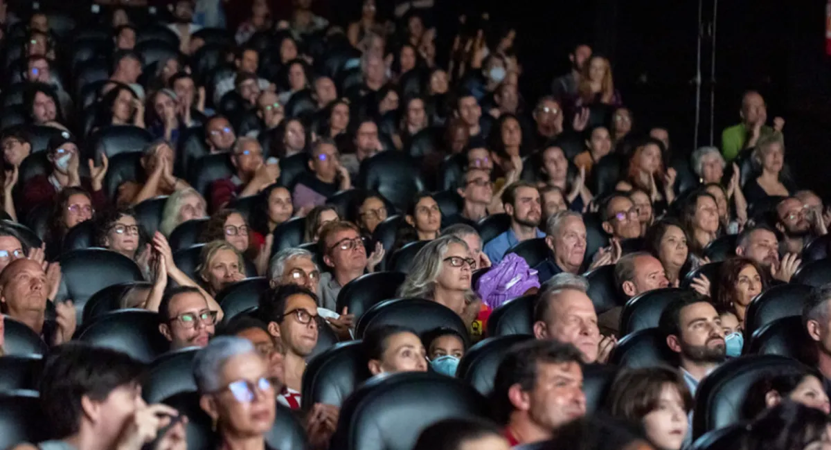 Sessão do Festival do Rio 2023 com sala lotada