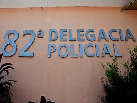 A denúncia foi feita na delegacia pela vítima, que alegou ter sido agredida minutos antes