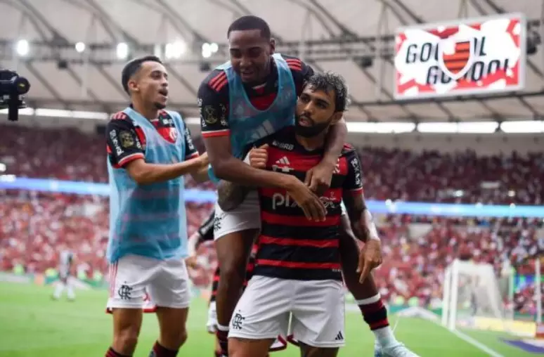 Gabigol marcou dois dos três gols rubro-negros neste domingo (03)