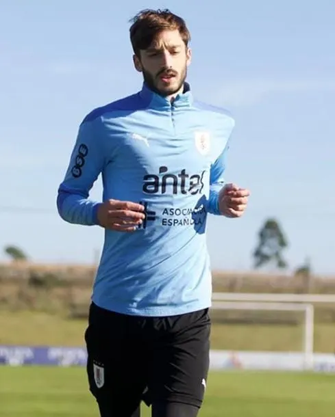 Viña em treino pela seleção do Uruguai