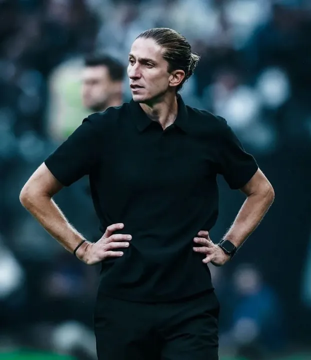 Filipe Luís reclamou das decisões recentes da arbitragem contra o Flamengo