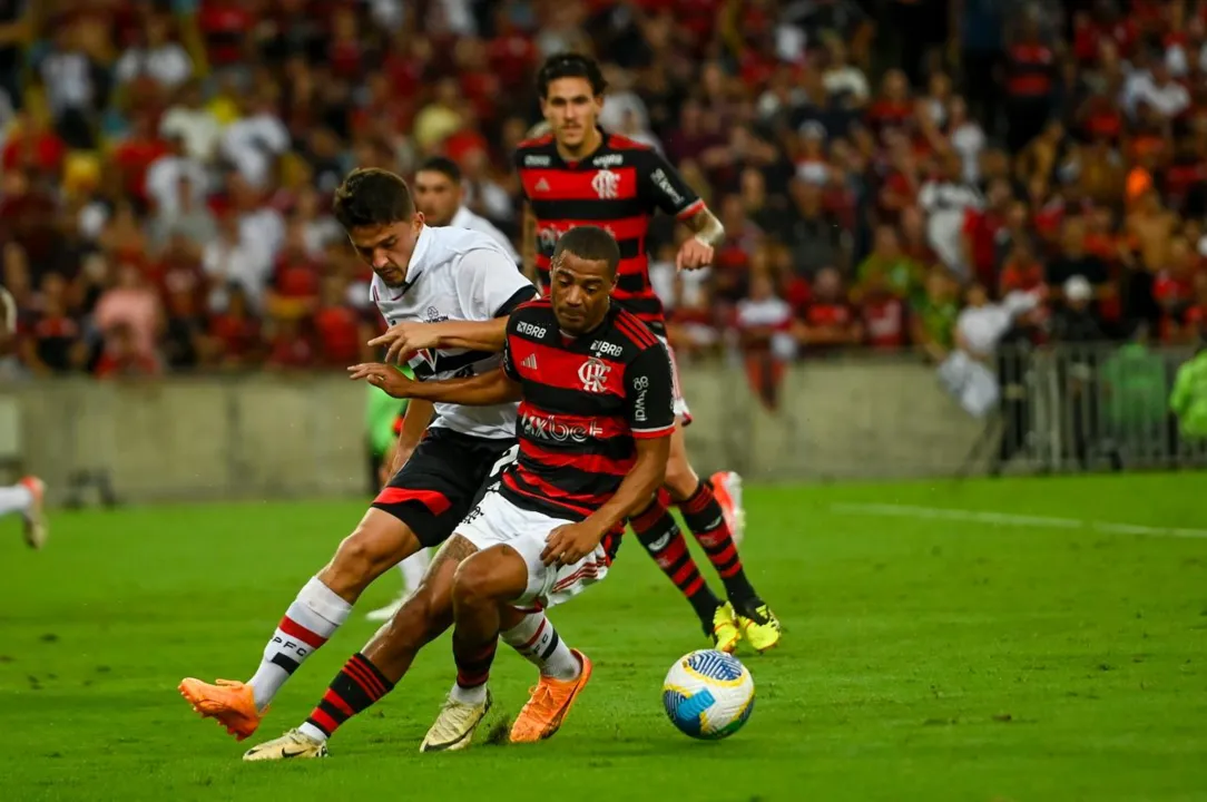 Flamengo assumiu  a liderança da competição