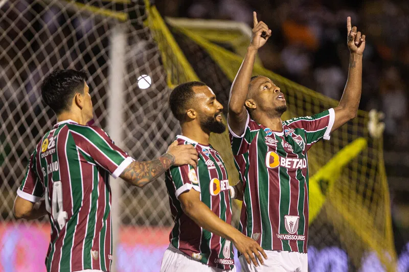 Atletas do Fluminense em jogo pelo Brasileirão