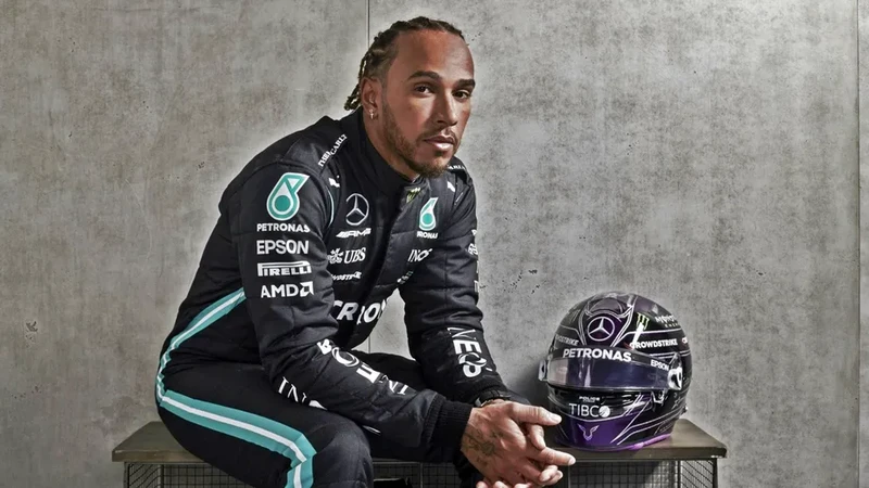 Após mais de dez anos na Mercedes, Hamilton passa a correr pela Ferrari em 2025