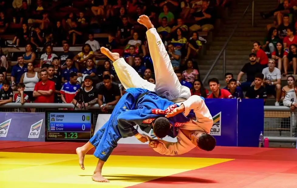 Fotógrafo brasileiro é finalista de prêmio internacional ao capturar ippon do próprio filho