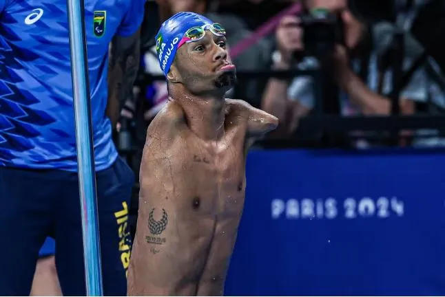 Gabriel Araujo conquistou o ouro nos 100m costas da classe S2 da natação