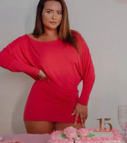 Geisy Arruda comemora 15 anos do vestida rosa