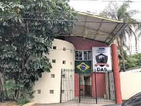 Após as diligências, os policiais conseguiram identificar a localização dos investigados no suposto cativeiro, localizado no Morro do Holofote, em Niterói