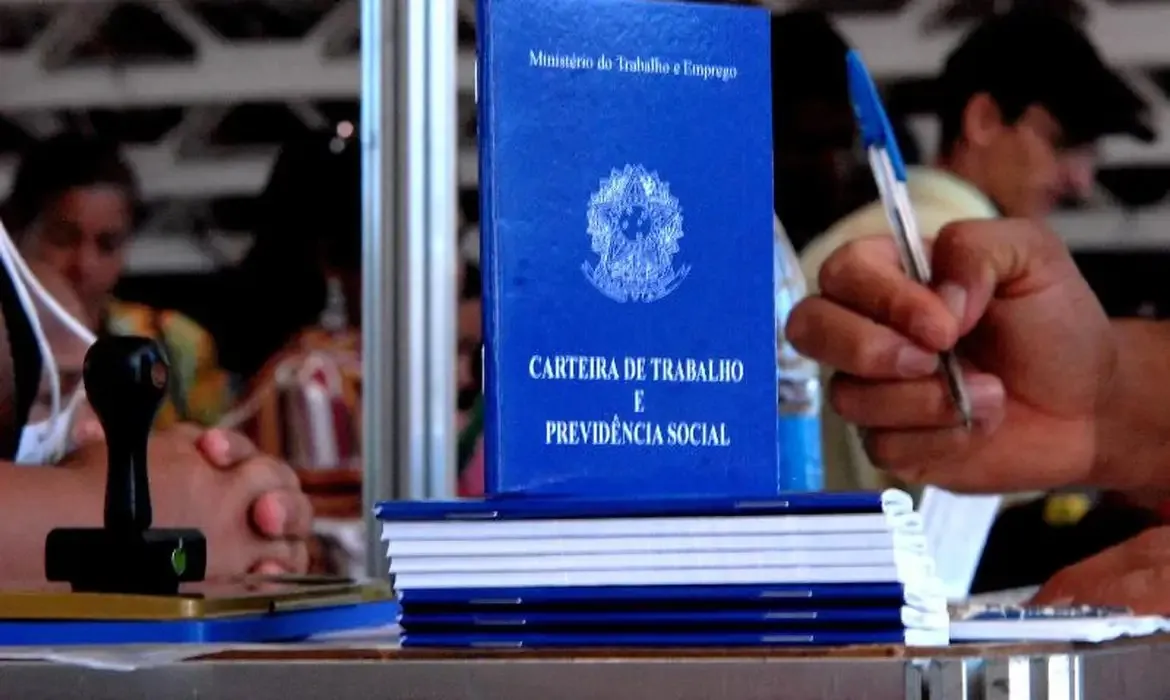 O Governo do Estado divulga 985 oportunidades de emprego formal