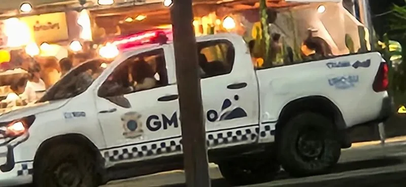 Dois guardas municipais são presos por cobrança de propina de quiosque em Copacabana