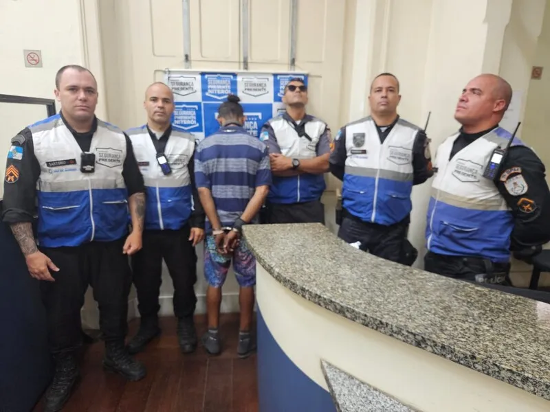 Os policiais deram voz de prisão ao homem que foi preso e encaminhado para o Sistema Penitenciário